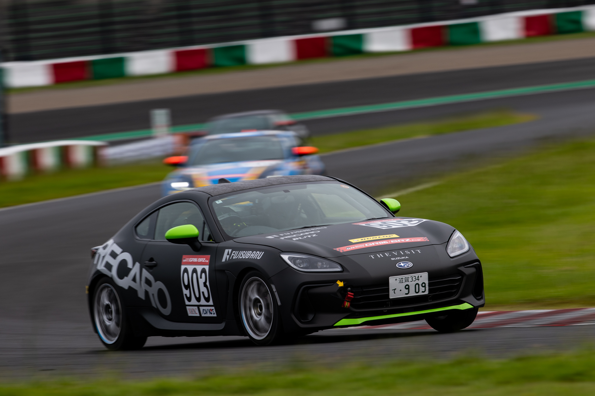 鈴鹿サーキットを走行するGR86/BRZ Cup車両